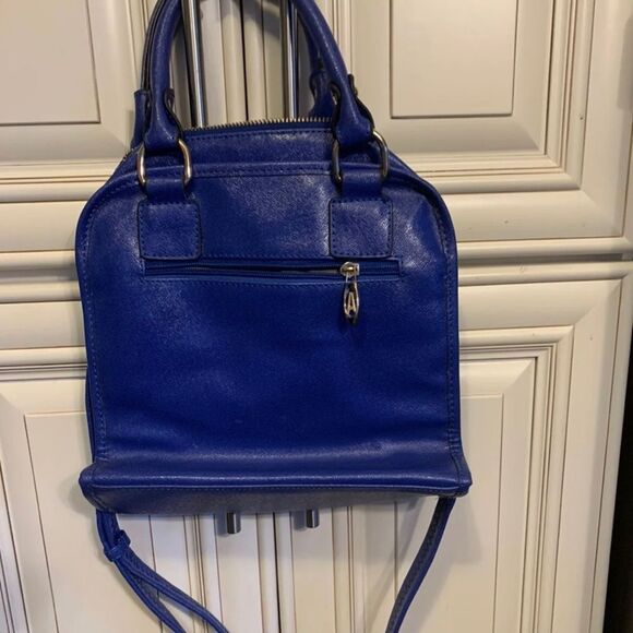 Brand name symbol is “(A) “ I don’t know the brand name but it’s a beautiful! - Picture 2 of 7